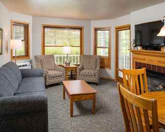 Newport Resort - Egg Harbor - Living room