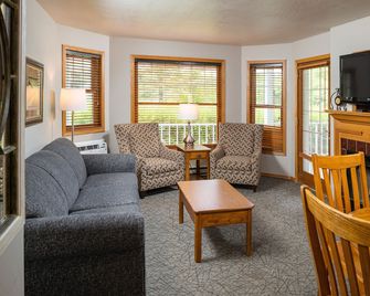 Newport Resort - Egg Harbor - Living room