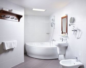 Hotel Monastyrski Minsk City Centre - Minsk - Habitación