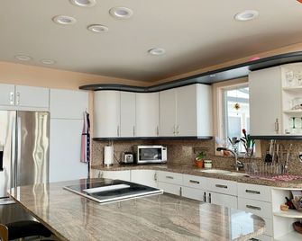 3 acres of Private waterfront property - Cheboygan - Kitchen