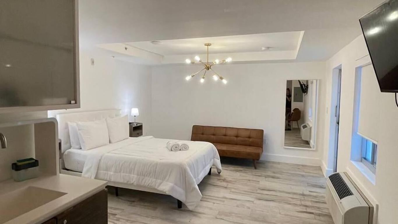 Agave on the Beach by Renzzi