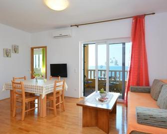 Punta Milna - Milna (Hvar)