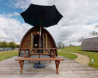 Hill Farm and Orchard - Leighton Buzzard - Patio
