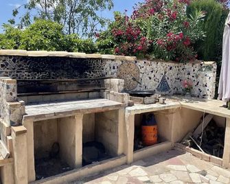 6 Bed House Sleeps 12 - Pool Hot Tub Fireplace - Pinoso