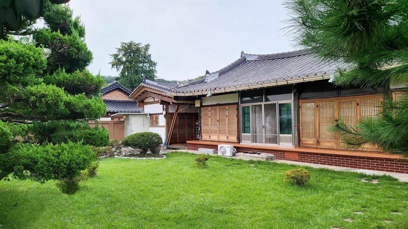 Jeonju Hanok Sanminjae Pension