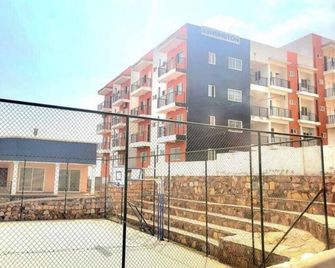 2 Bedrm HillView Home with Swimming Pool @Kwabenya - Kwabenyan - Gebäude