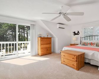 Unique Oyster Pond 3bd-2ba home in private setting close to downtown. - Chatham - Chambre