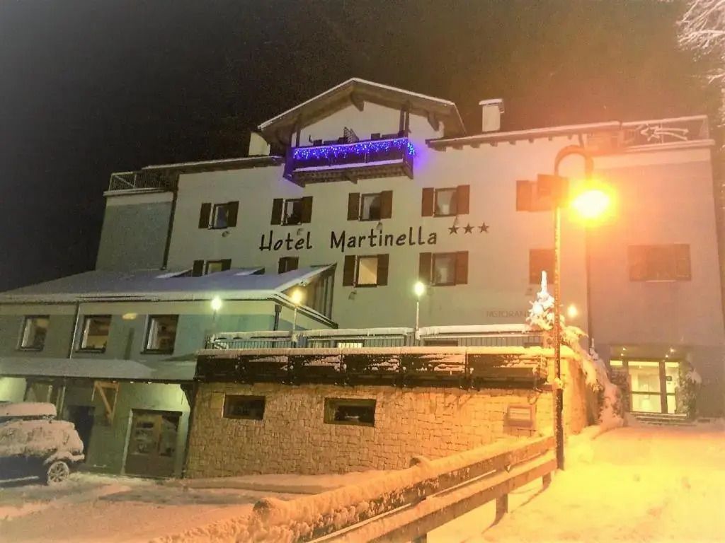 Hotel Martinella - Serrada - בניין