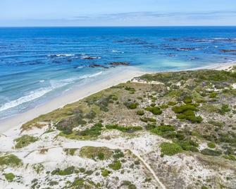 8 on Nivenia by Host Agents - Betty’s Bay - Strand
