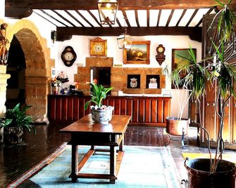 Hotel Museo Los Infantes - סנטילנה דל מאר - דלפק קבלה