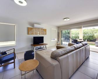 Geckos at South West Rocks - South West Rocks - Living room