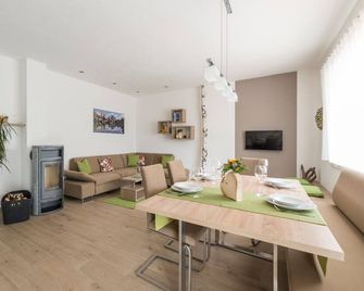 Eder Apartment Kehlburg with Mountain View, Private Terrace and Wi-Fi - Gais - Jídelna