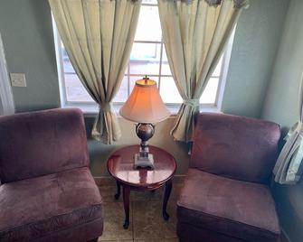 Hiway Inn Express - Elk City - Sala de estar