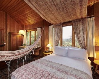 Unique Norwegian cabin perched above the River Findhorn with a stunning view - Nairn - Bedroom