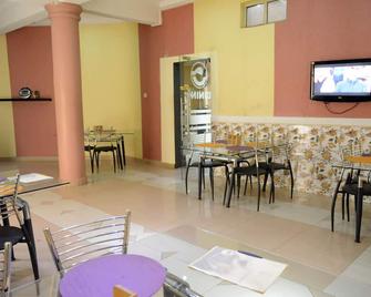 Golphins Suites and Hotels - Awka - Restaurant