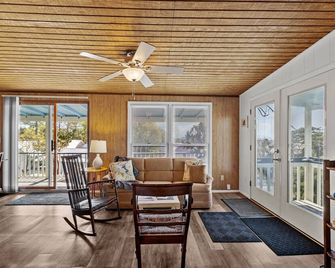 Downtown Apartment Half Block to Sunsets on Water - Cedar Key - Sala de estar