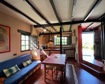 Imagine a wonderful environment, in the middle of nature and a stone's throw from the beach. - Miengo - Comedor