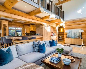 6 bdrm, 4 bath, luxury log ski cabin, steps from Craiglieth ski club! - Collingwood - Salon