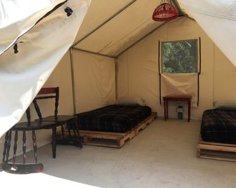 Unique Glamping tent with 2 twin beds in Sturgis South Dakota - Sturgis - Ložnice