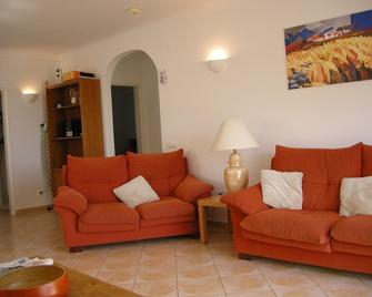 Beautiful 2 Bedroom Apartment With Large Pool In Private Garden And Sea Views - Praia da Luz - Living room