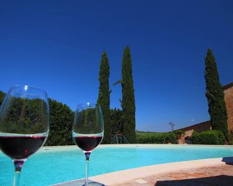 Attractive Farmhouse in Montalcino with Terrace - San Giovanni d'Asso