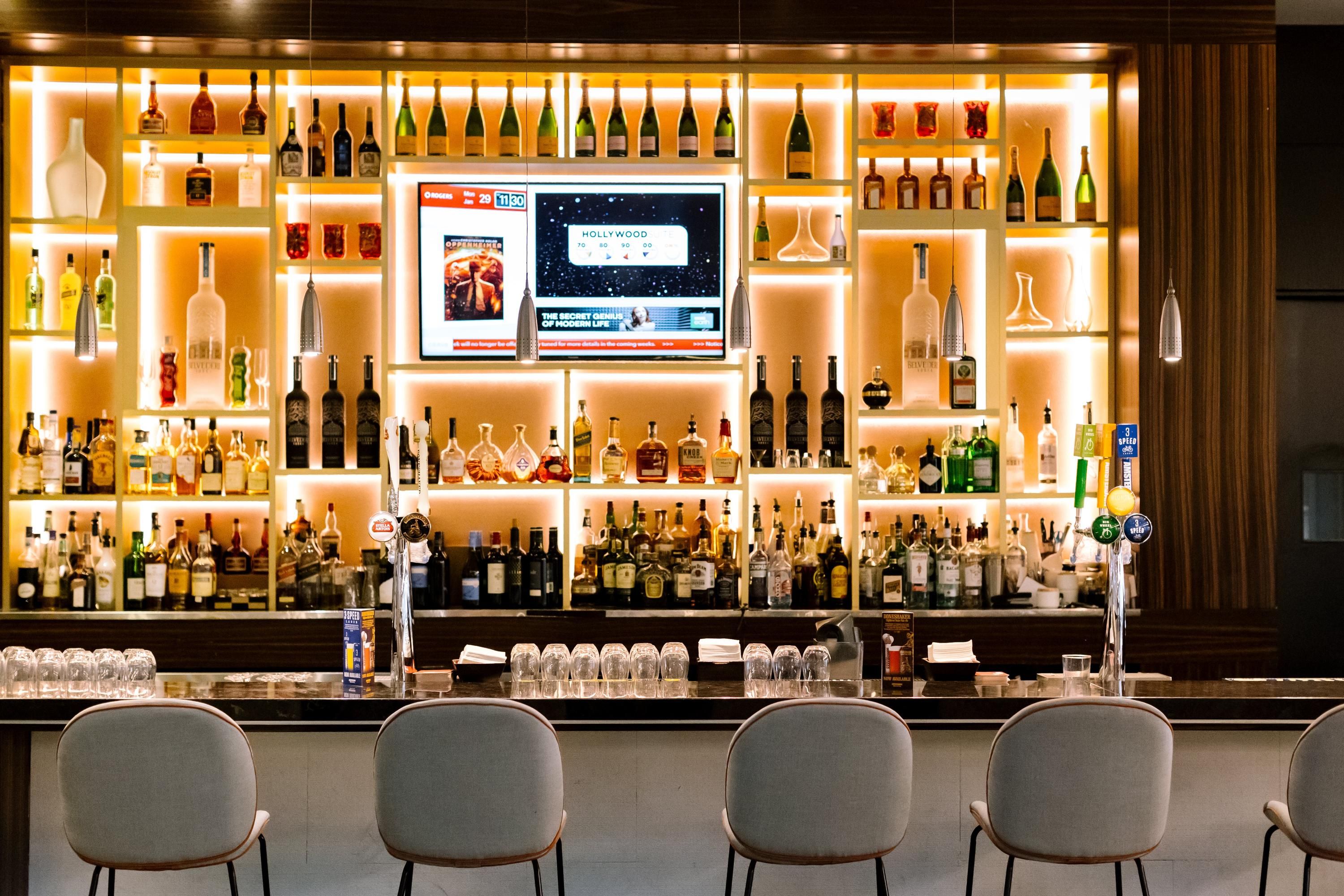 Crowne Plaza Toronto - North York by IHG - Toronto - Bar