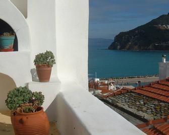 Agapi Nefeli, unique roofterrace overlooking sea port & town Skopelos townhouse - Skopelos - Balcony