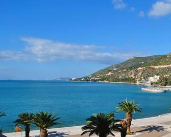 Grand Hotel Loutraki - Loutraki - Playa