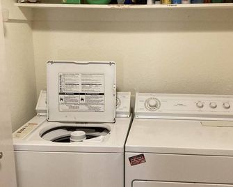 Baby Cape on beautiful Lake LBJ in Horseshoe Bay - Horseshoe Bay - Laundry facility
