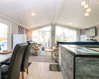 3 Bure Close - Great Yarmouth - Dining room