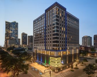 Holiday Inn Express Houston Downtown by IHG - Houston - Building