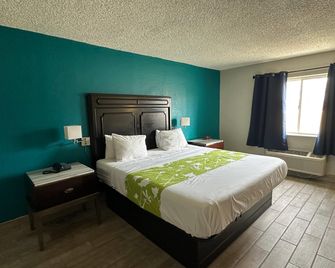 Rodeway Inn - Bloomington - Bedroom