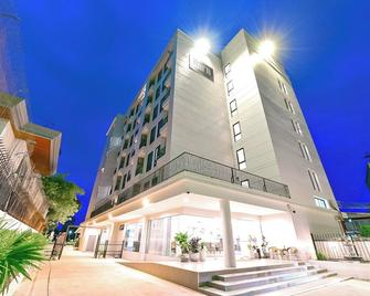 Norn Rimklong Bangkok Hotel - Bangkok - Building
