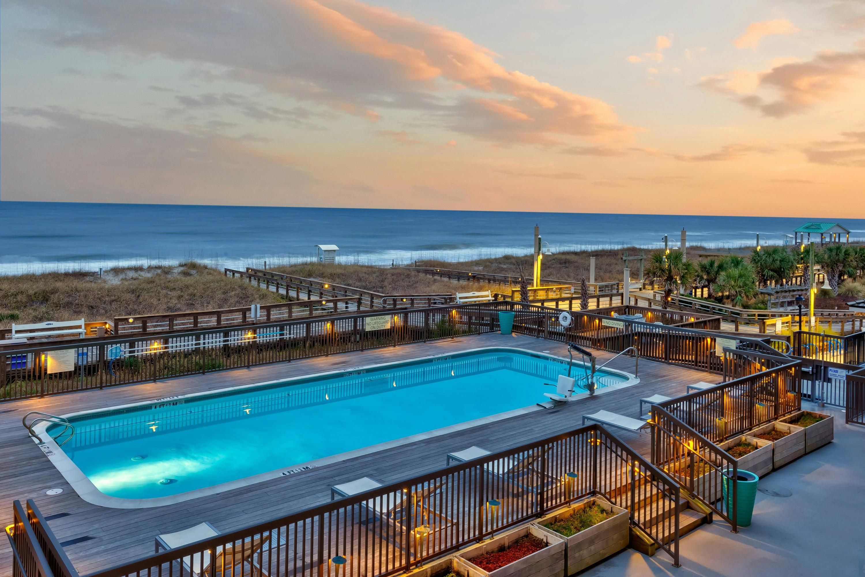 Hampton Inn & Suites Carolina Beach Oceanfront - Carolina Beach - Zwembad