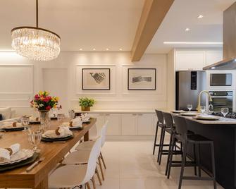 Contemporary Luxury Open-Plan Apartment with all-new state of the art appliances - Goiânia - Salle à manger