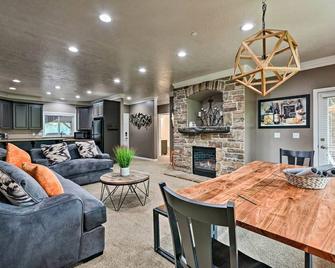 Renovated Condo 8 Miles to Snowbasin Ski Resort! - Huntsville - Living room