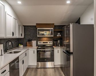 The Shire 255 B - Sienna - Downtown - Southern Pines - Kitchen