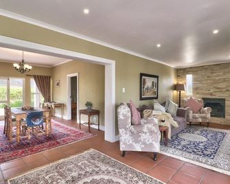 Orange Grove by Totalstay - Robertson - Ložnice