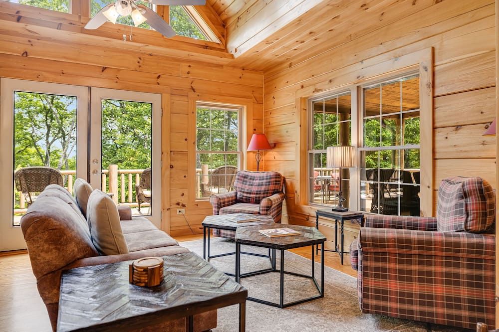 High Top Mountain Lodge By Carolina Morn - Black Mountain - Wohnzimmer