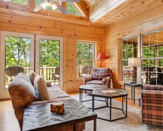 High Top Mountain Lodge By Carolina Morn - Black Mountain - Wohnzimmer
