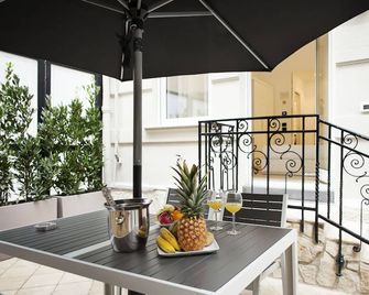 Lhp Suite Napoli Parco Margherita - Naples - Balcony