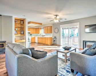 Pet-Friendly North Bend Home with Bay Views! - North Bend - Living room