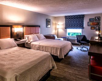 Hampton Inn & Suites Staten Island - Staten Island - Sypialnia