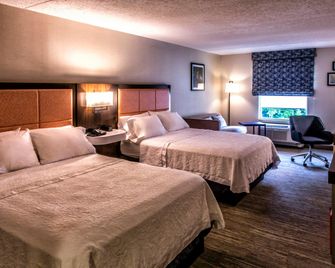 Hampton Inn & Suites Staten Island - Staten Island - Camera da letto