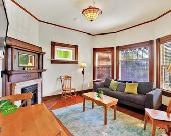 Beautifully Restored Downtown Victorian - سان دييغو - غرفة معيشة