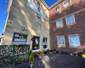 The Orchard Hotel - Gloucester - Building