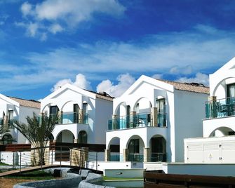 Latchi Escape Hotel and Suites - Neo Chorio - Building