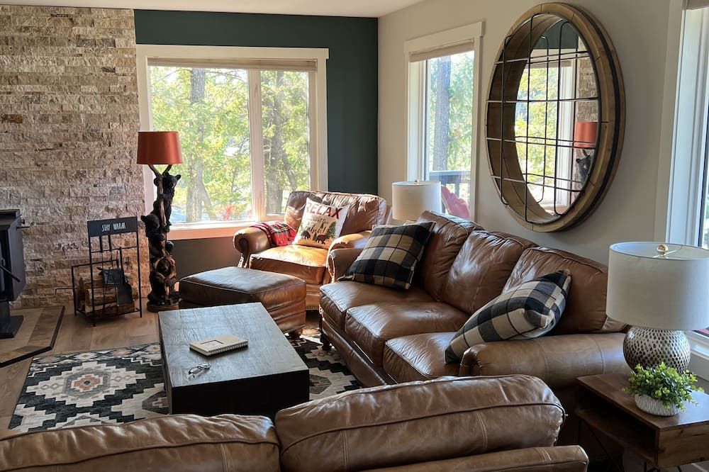 Canadian Rockies Mountainside Retreat 6 Bed - 4 Bath - Sleeps 10 Comfortably - Fairmont Hot Springs - Soggiorno