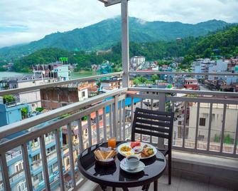 Hotel Lake Himalaya - Pokhara - Balkon