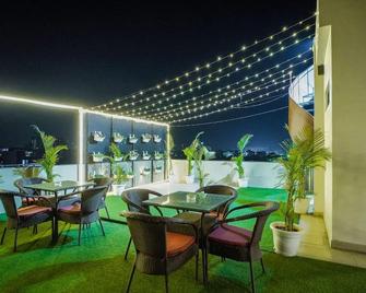 Saltstayz Select - Unitech Cyber Park - Gurugram - Patio
